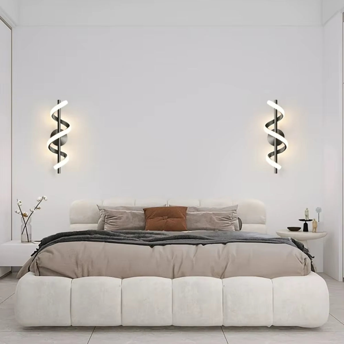 Applique Murale Solstice - Luminaire Spiral LED en Laiton Brossé 40 cm