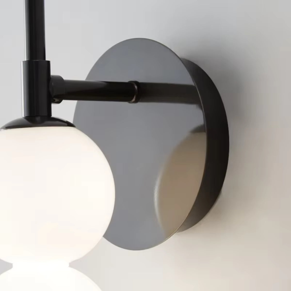 Applique Murale Boréale - Sphères Verre Opale & Laiton LED