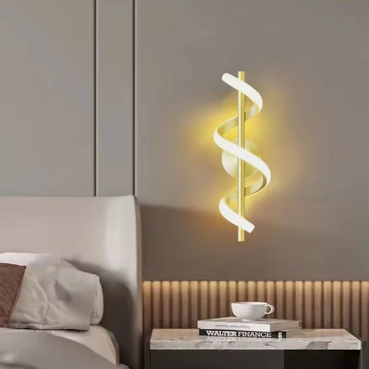 Applique Murale Solstice - Luminaire Spiral LED en Laiton Brossé 40 cm