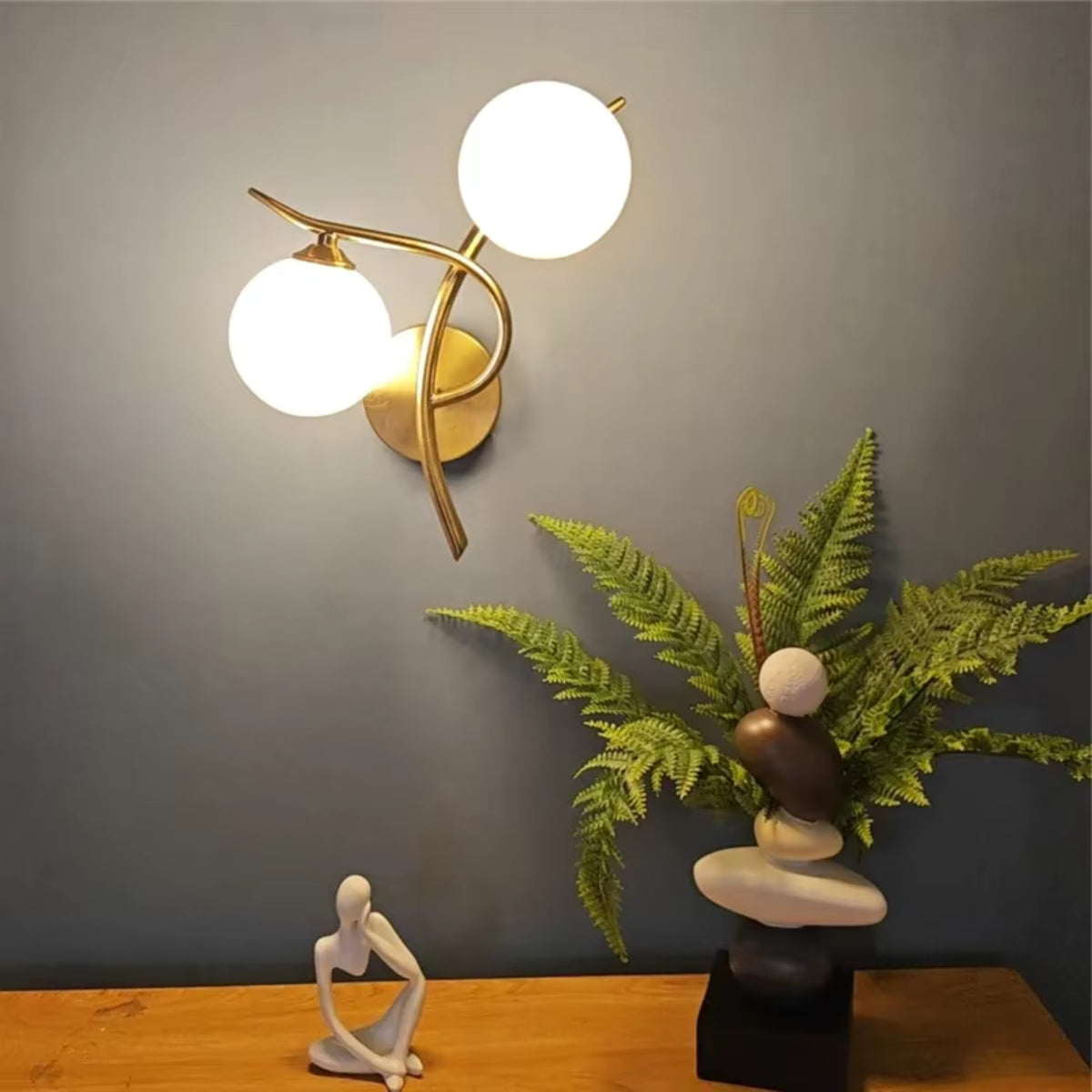 Applique Murale Sculpturale Éléa - Métal Doré & Verre Mat