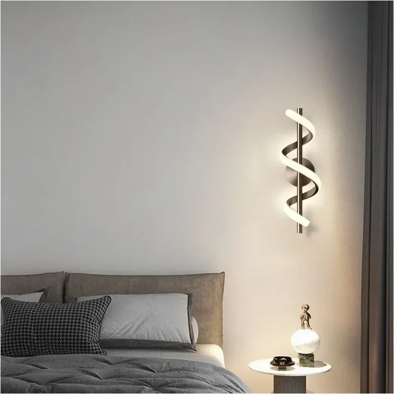 Applique Murale Solstice - Luminaire Spiral LED en Laiton Brossé 40 cm